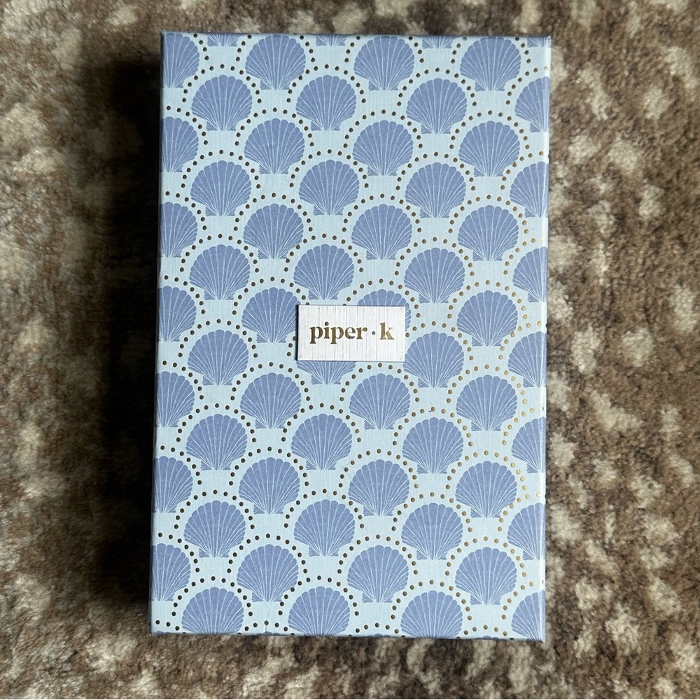 NIB- Piper K Shell Cord Necklace - Picture 3 of 3